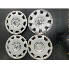 Оригінальні ковпаки на колеса Volkswagen 3B0601147 R15
