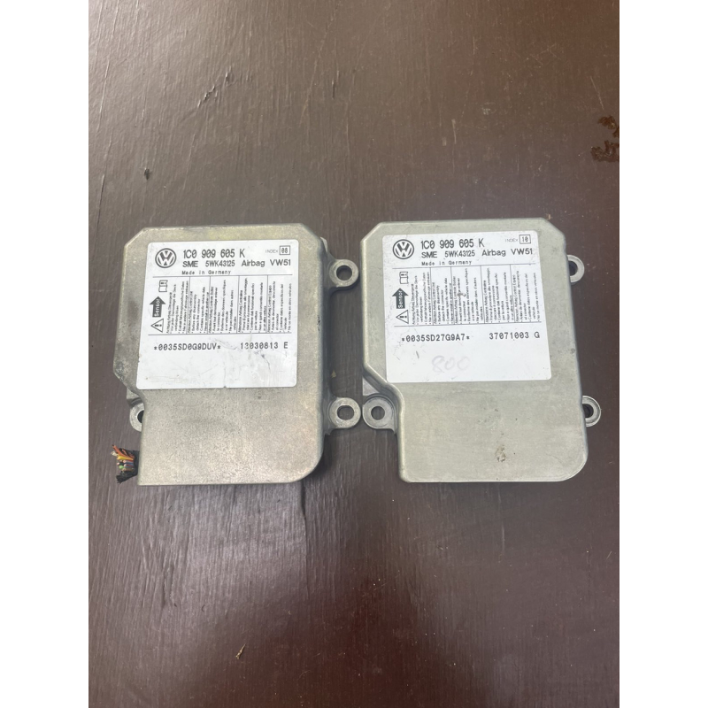 Блок керування подушками безпеки Skoda Fabia 1C0909605K