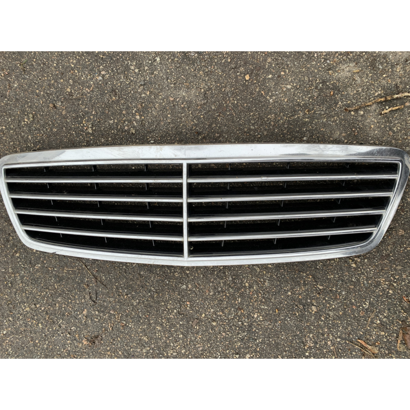 A2038800183 Mercedes решітка радіатора