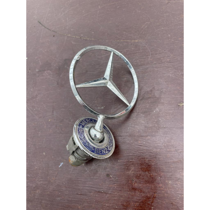 Значок на капот для Mercedes A2108800186
