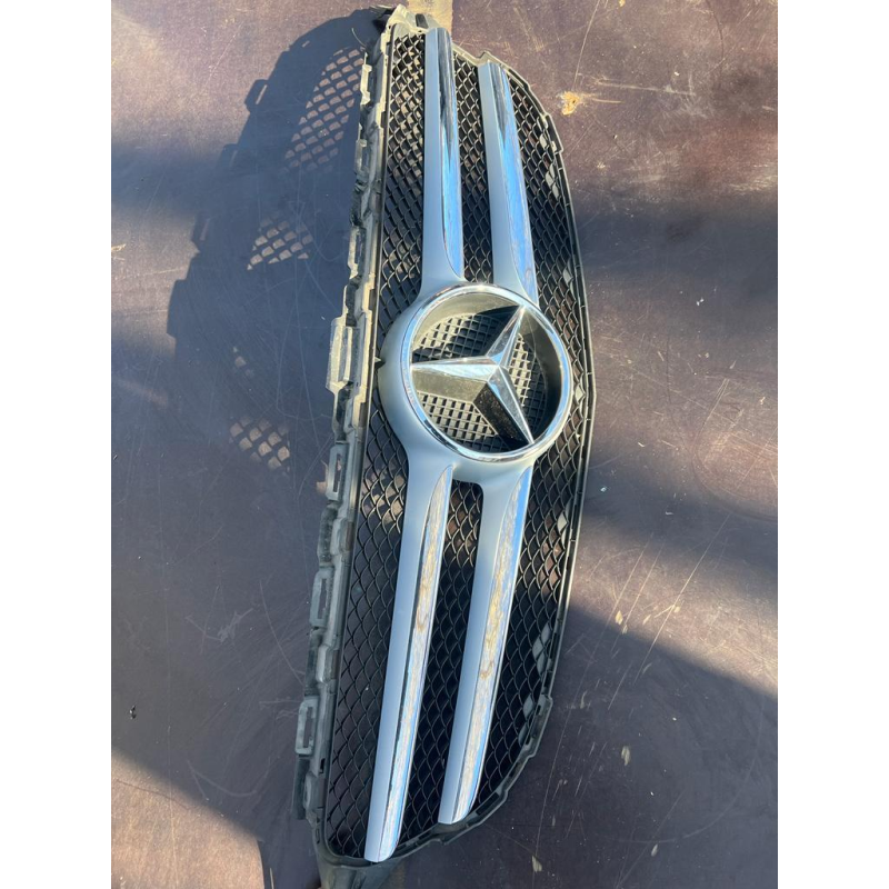 Решітка радіатора переднього бампера Mercedes W205 AMG (2013-2017) A2058800183 A20500000000 A008880060