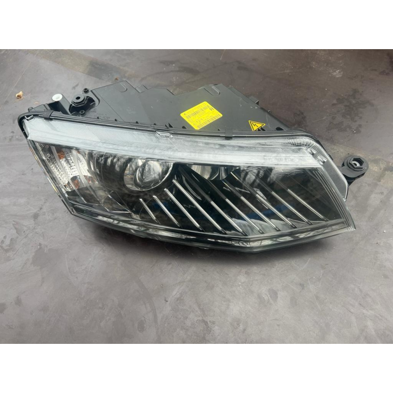 Передня права фара для Skoda Octavia A7 Нова 130702425100 33423344 5E1941018B