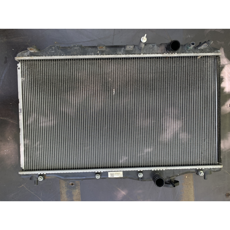Радіатор охолодження двигуна на Honda Civic 5D 19010RSAG01