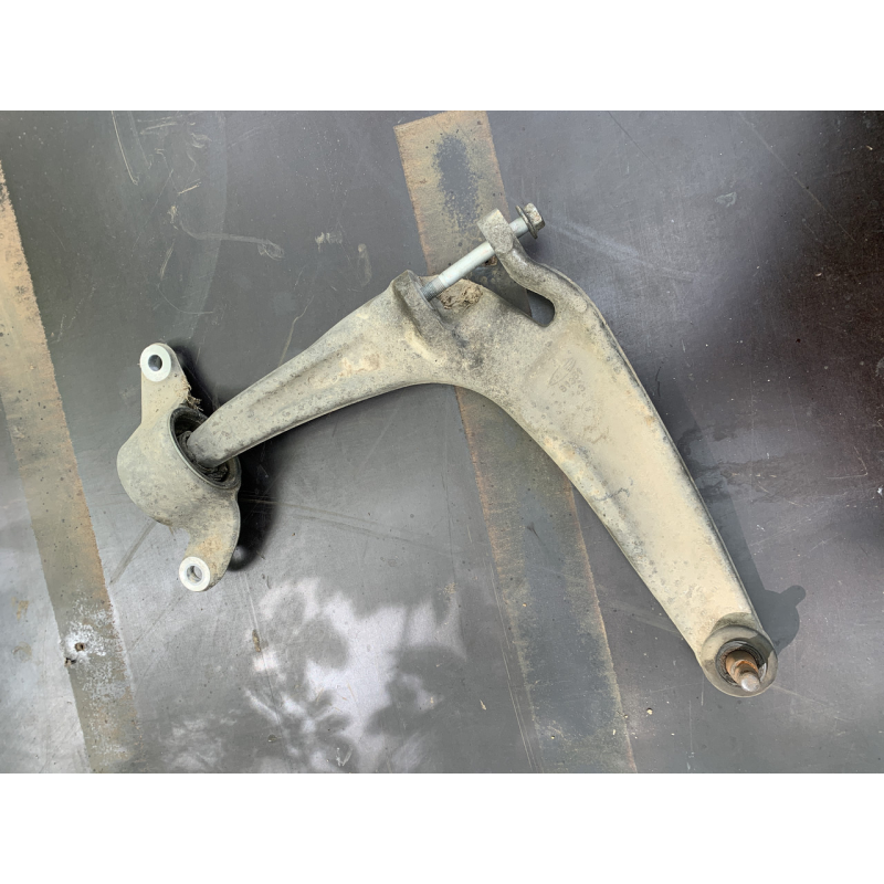 Важіль передньої підвіски нижній правий Honda Civic 5D 51350SMGE05