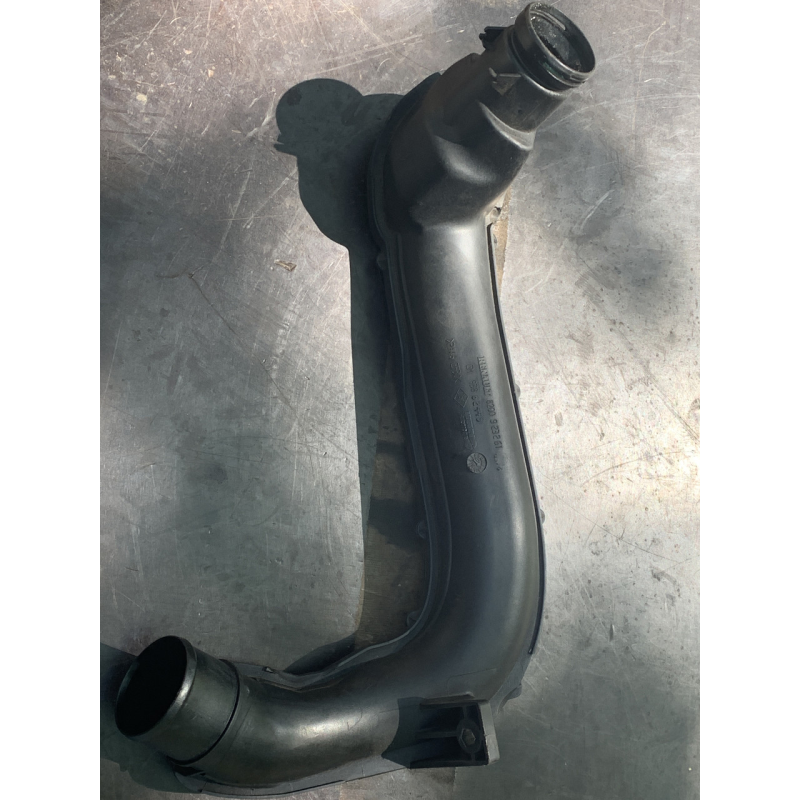 Патрубок інтеркулера (L) Renault Trafic II 2.0dCi 93862449 8200923261