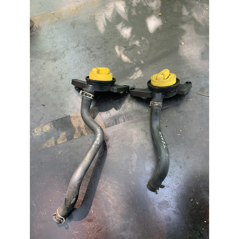 Патрубок оливзаливної горловини Renault Trafic /Opel Vivaro/Nissan Primastar 2.0dCI 8200523578 93857790 Патрубок оливзаливної горловини Renault Trafic /Opel Vivaro/Nissan Primastar 2.0dCI 8200523578 93857790