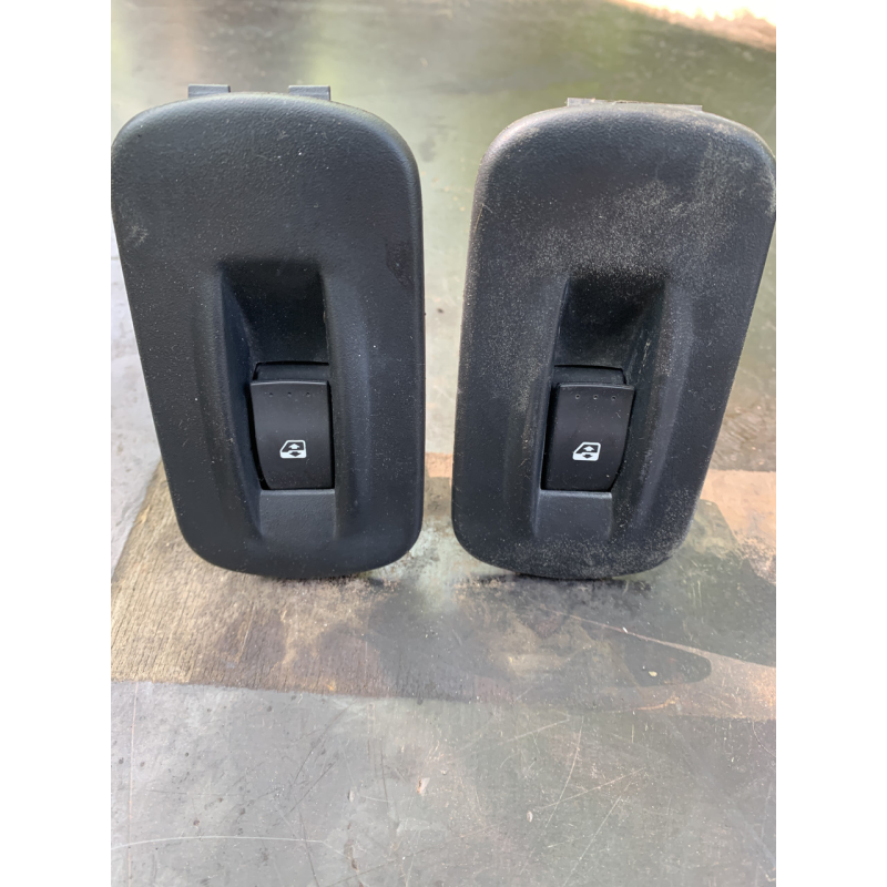 Кнопка склопідіймача правих дверей Renault Trafic /Opel Vivaro/Nissan Primastar 8200011870 91165802 Кнопка склопідіймача правих дверей Renault Trafic /Opel Vivaro/Nissan Primastar 8200011870 91165802