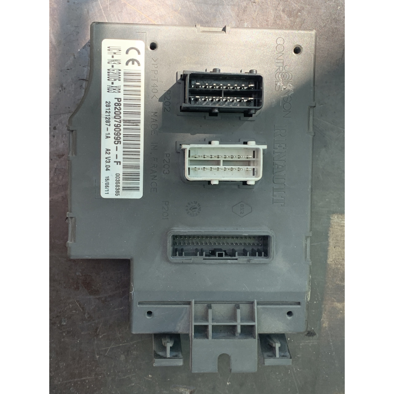 Блок комфорту Renault Trafic / Opel Vivaro / Nissan Primastar 8200790995 UCH-N3-G2005-X83 28121287-1A