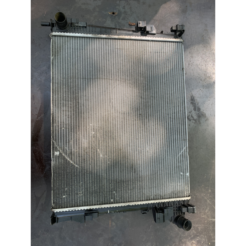 Радіатор охолодження двигуна на Renault Trafic/Opel Vivaro/Nissan Primastar  8200411166  93854164  GM 93854