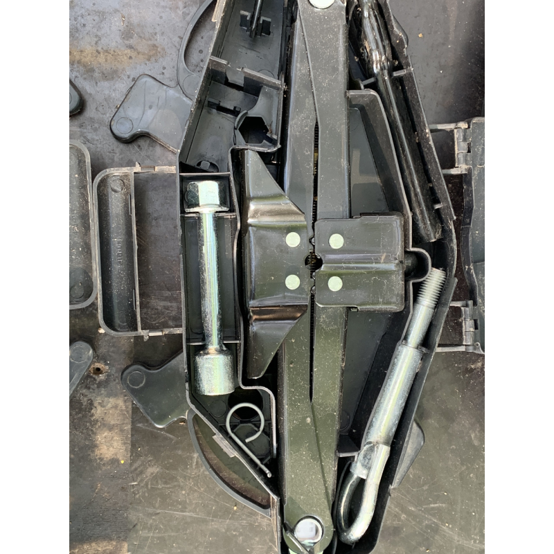 Набір домкрат і приладдя Renault Trafic /Opel Vivaro/ Nissan Primastar  8200727771 93860728