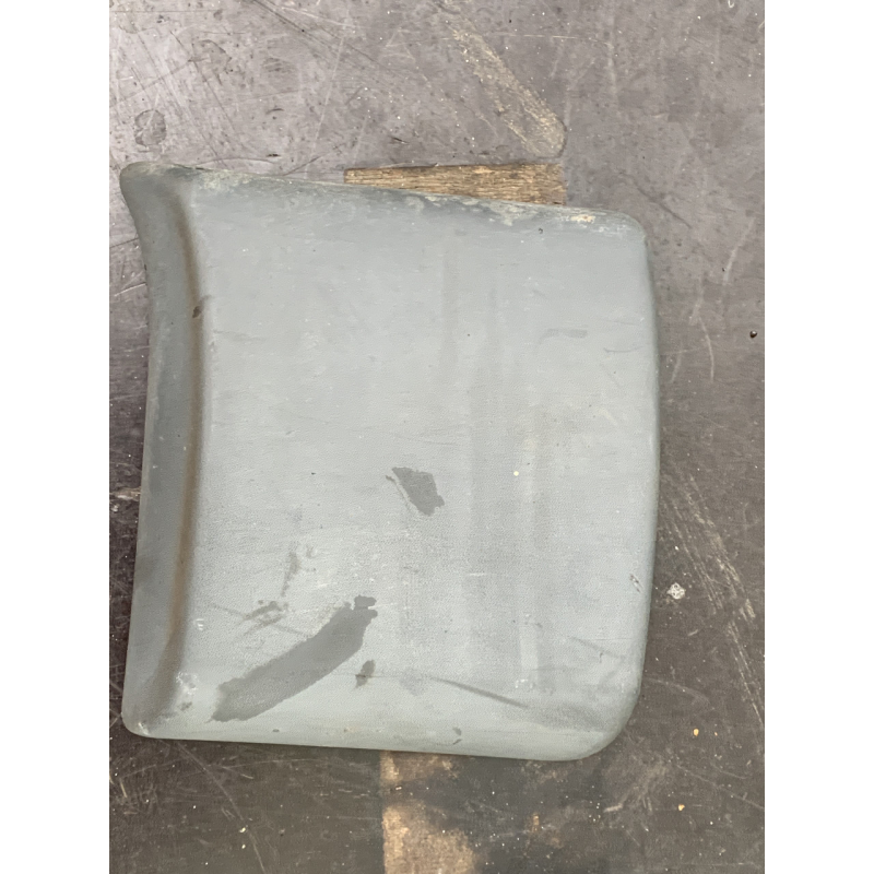 Молдинг стійки кузова правий Renault Trafic /Opel Vivaro /Nissan Primastar 8200326371 8200036101 91165351