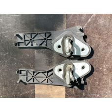 Скоба замка дверей зсувної правої Renault Trafic /Opel Vivaro / Nissan Primastar 9808470780