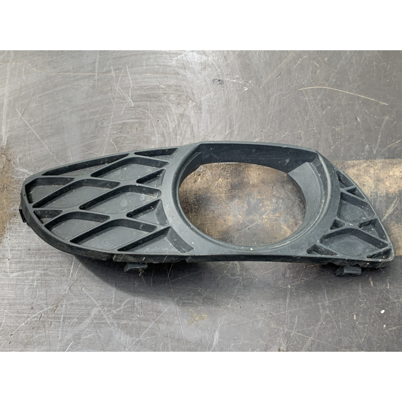 Накладка бампера під птф права Toyota Yaris 1999-2005 521270D060