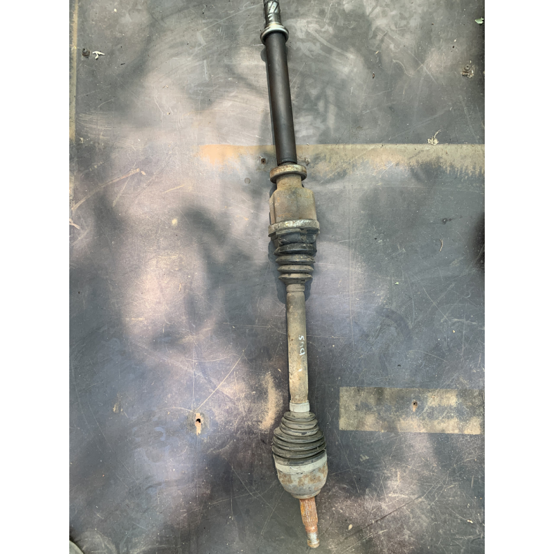 Півось (привод) передня права Renault Modus 8200261841