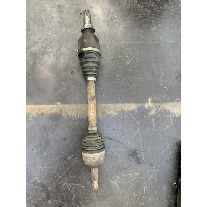 Напівось (привод) передня ліва  Renault Modus 8200499585