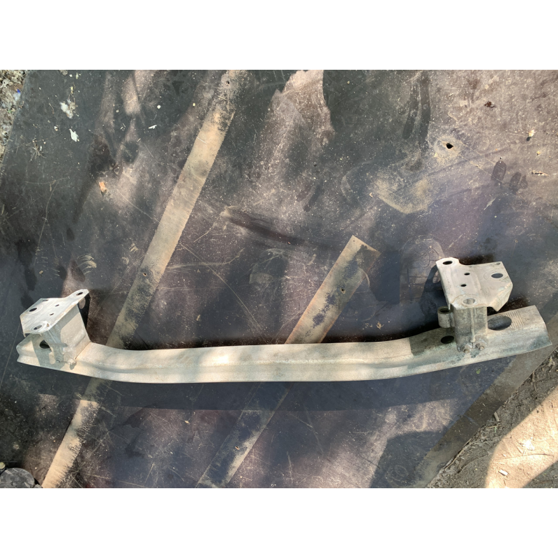 Підсилювач бампера передній Renault Modus 8200104187