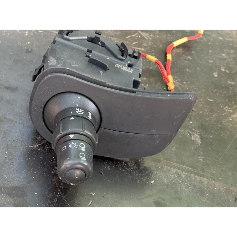 Перемикач підрулевий лівий Renault Modus 88102001 88102001 464