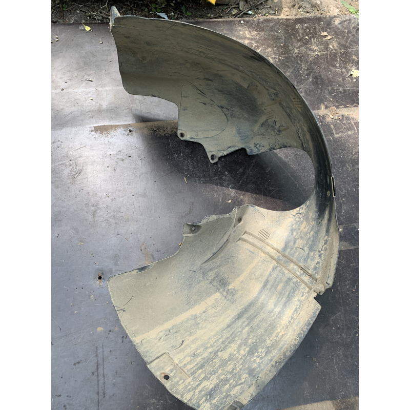 Підкрилок передній правий Ford Focus MK1 2M5116114AB 2M51-16114-AB