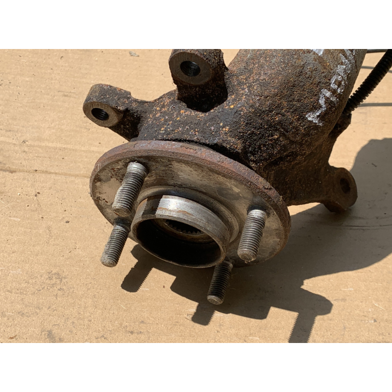 Поворотний кулак зі ступицею Ford Mondeo MK1 B553320 Поворотний кулак зі ступицею Ford Mondeo MK1 B553320