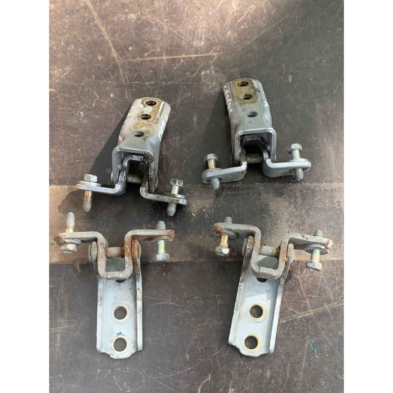 Петлі дверей Mitsubishi Grandis MR292179 MR292180 MR599601 MR599602 Петлі дверей Mitsubishi Grandis MR292179 MR292180 MR599601 MR599602