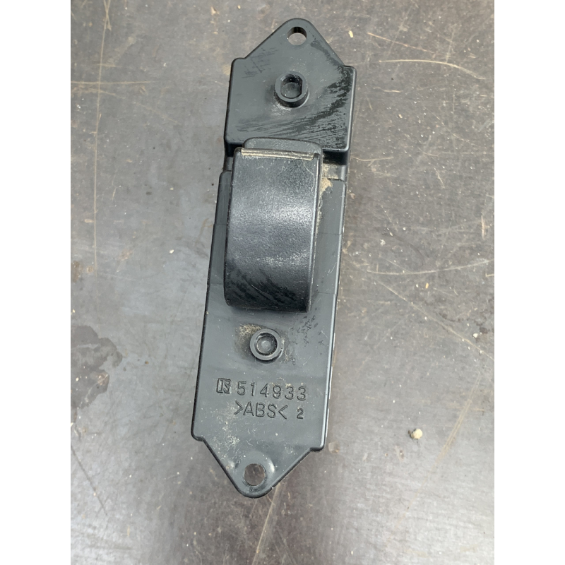 Кнопка склопідіймача передня права Mitsubishi Grandis 8608A022 MR587799 Кнопка склопідіймача передня права Mitsubishi Grandis 8608A022 MR587799