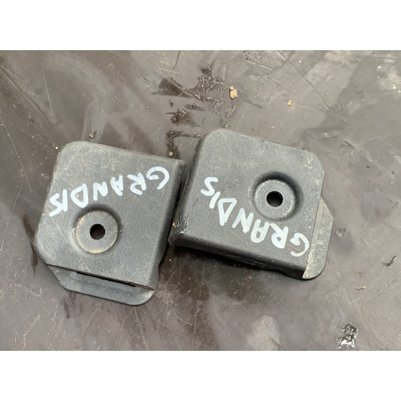 Накладка/Заглушка сидіння ліва/права Mitsubishi Grandis MR966085 MR966084