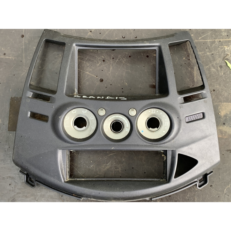 Накладка центральної консолі Mitsubishi Grandis MN157315