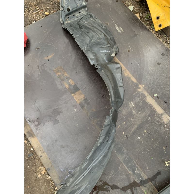 Підкрилок передній лівий Mitsubishi Grandis 2.4 Mivec MN129053 MN145577