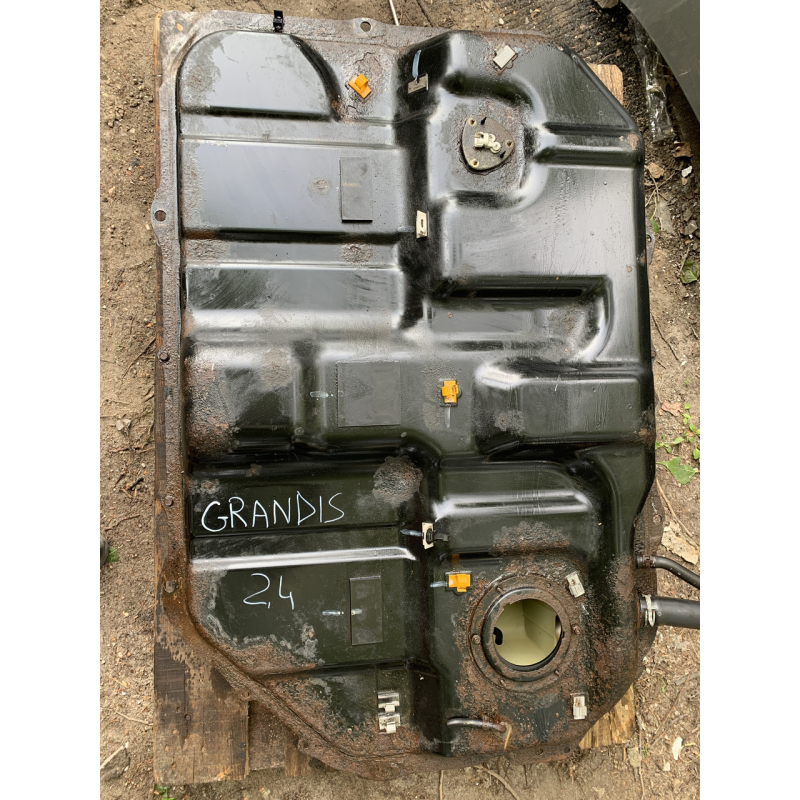 Паливний бак Mitsubishi Grandis 2.4 Mivec MR599121