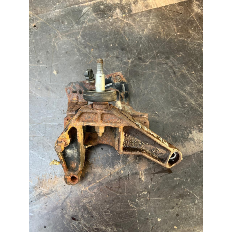 Кронштейн КПП Renault Master 2 /Opel Movano/ Nissan Interstar 2003-2010  8200034578 ​​​​​​​
