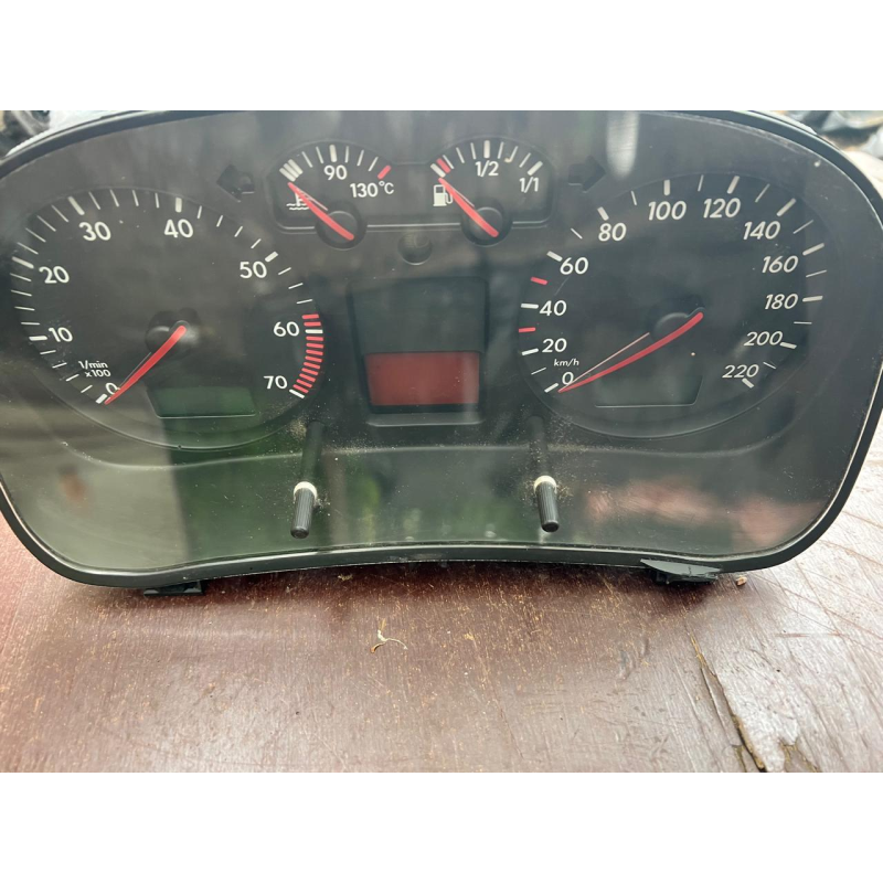 Панель приладів (спидометр/дометр/ щиток) Volkswagen Golf 4 1J0920826 0263637060